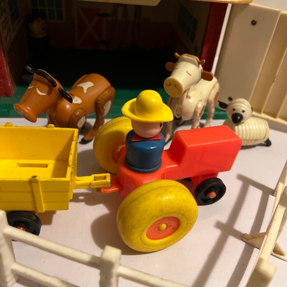 Vintage Fisher Price Little People #915 Family Play Barn Farm Little People - Picture 2 of 9